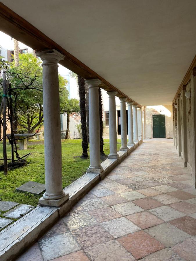 In A Lovely Garden Biennale Flat Venice Exterior photo