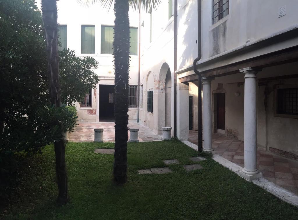 In A Lovely Garden Biennale Flat Venice Exterior photo