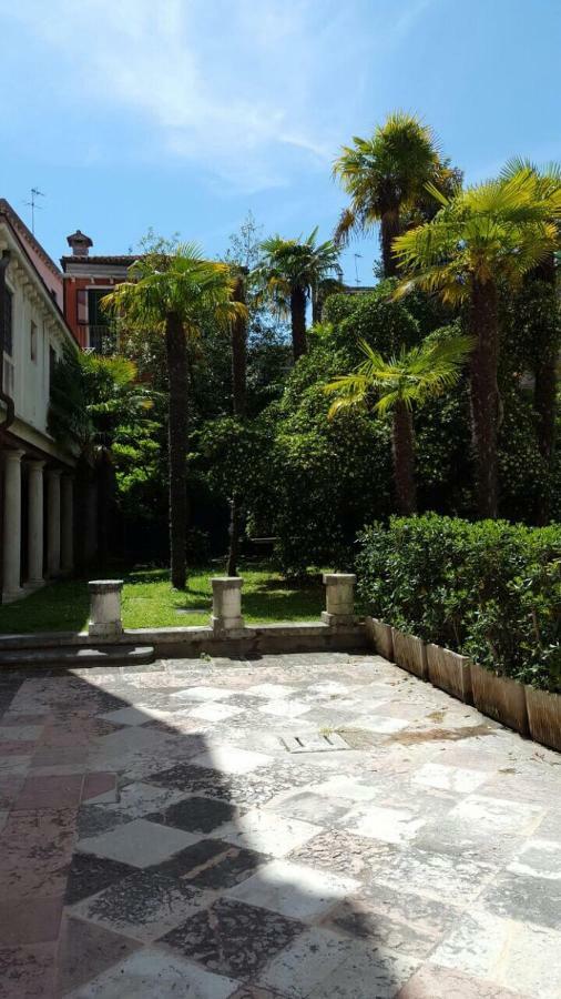 In A Lovely Garden Biennale Flat Venice Exterior photo